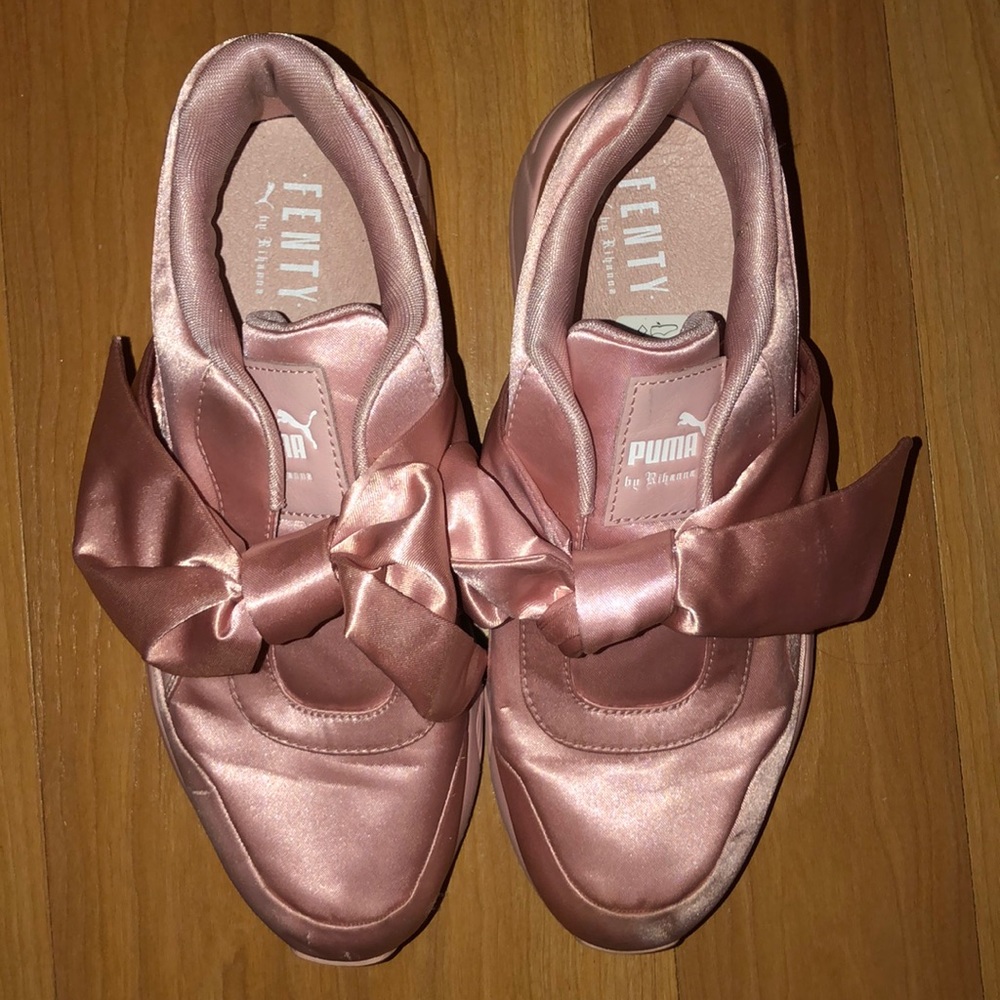Fenty x Wmns Bow ‘pink’